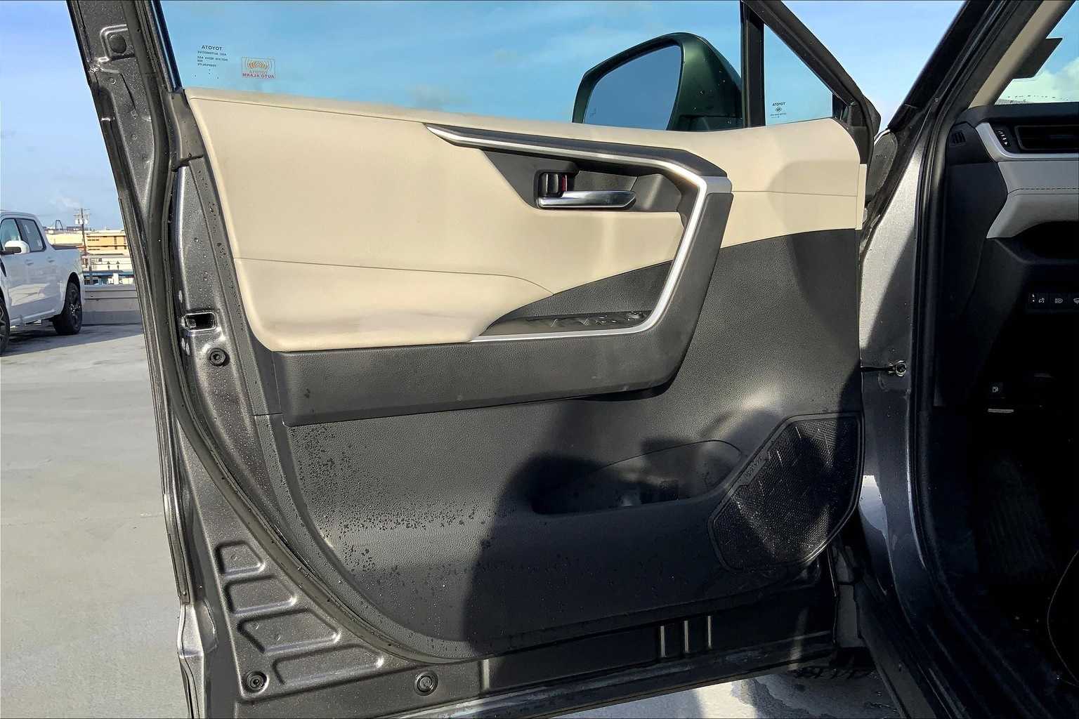 Thumbnail: 2022 Toyota RAV4 - 27
