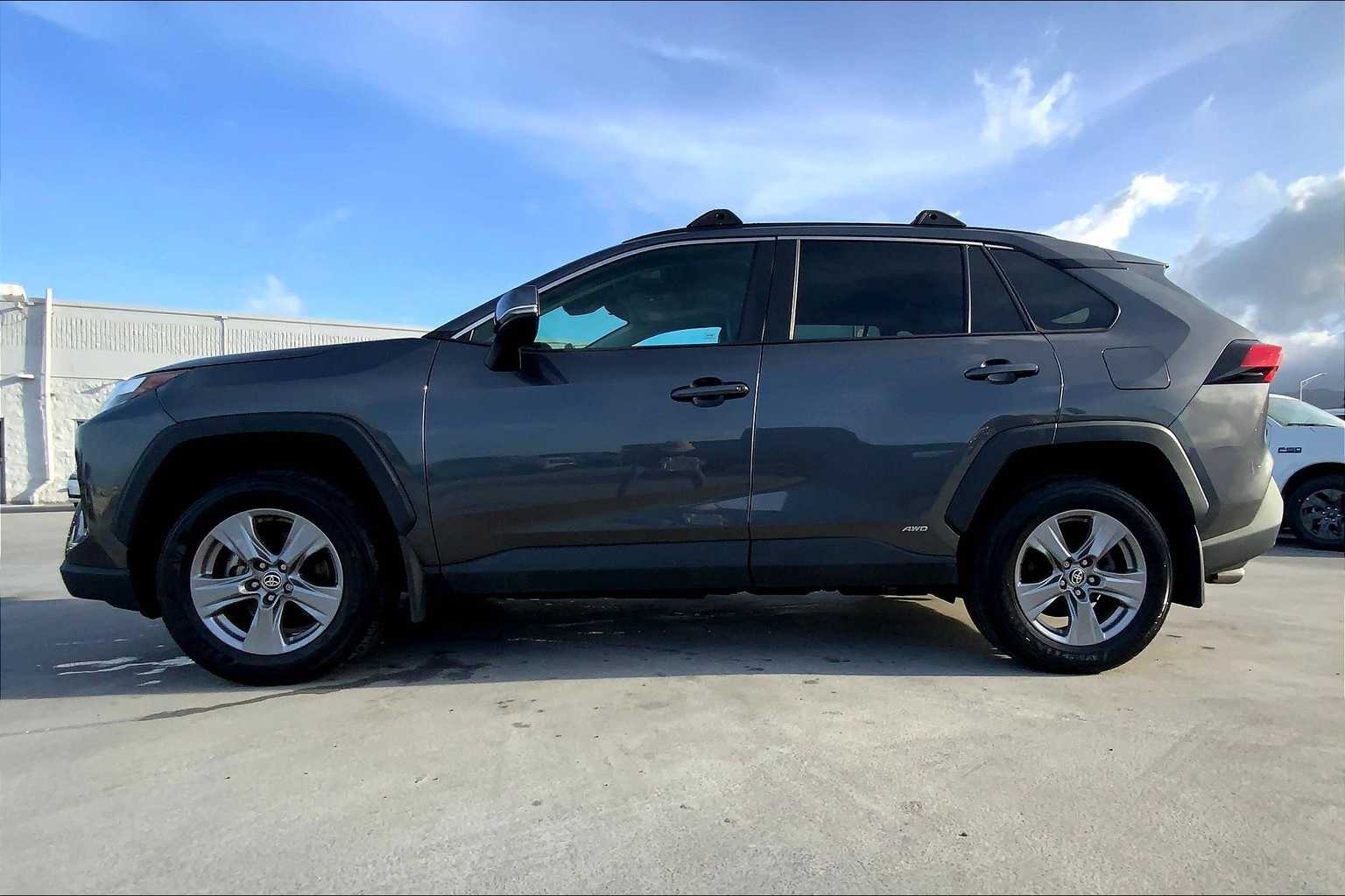 Thumbnail: 2022 Toyota RAV4 - 3