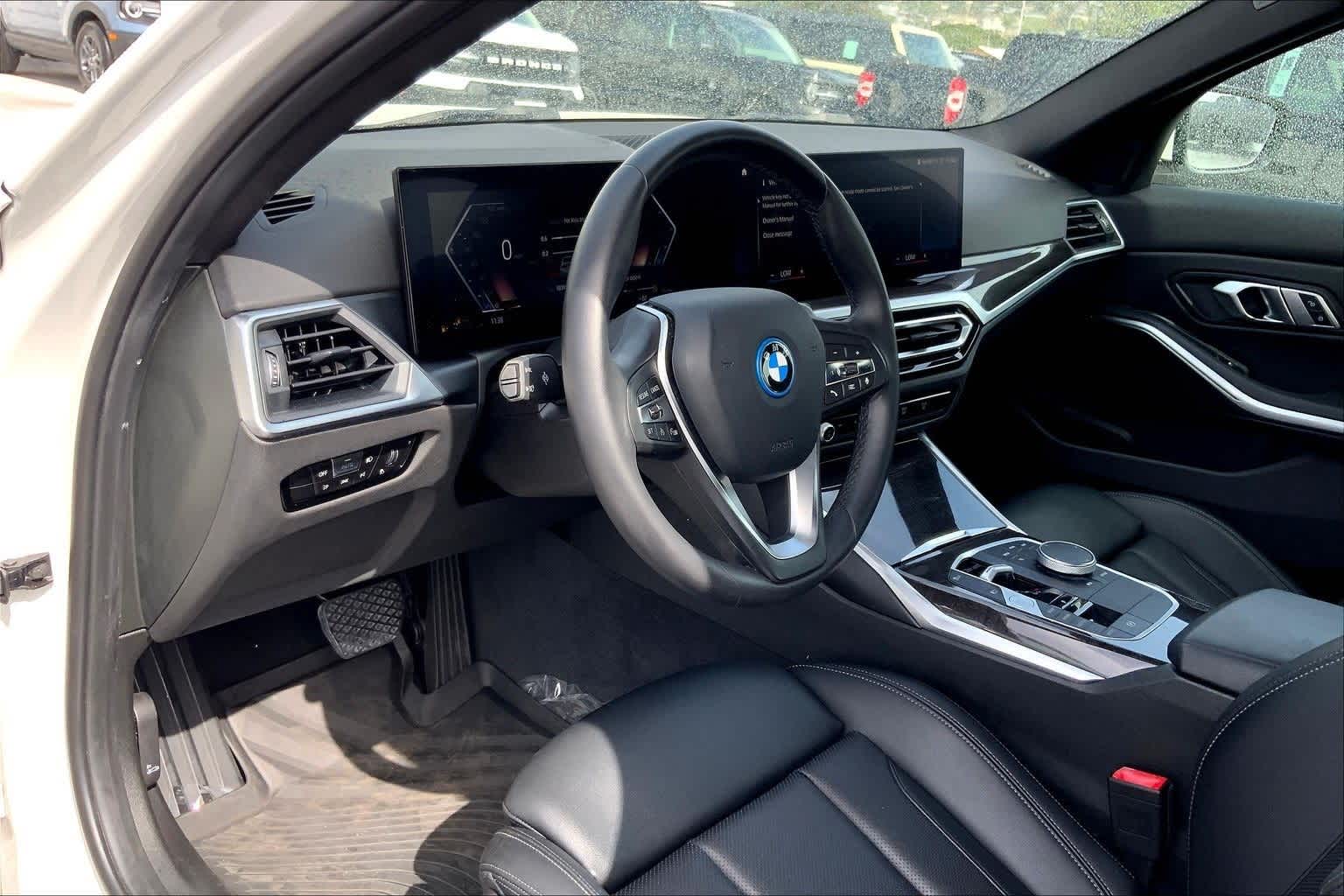 2023 Bmw 330e photo 2