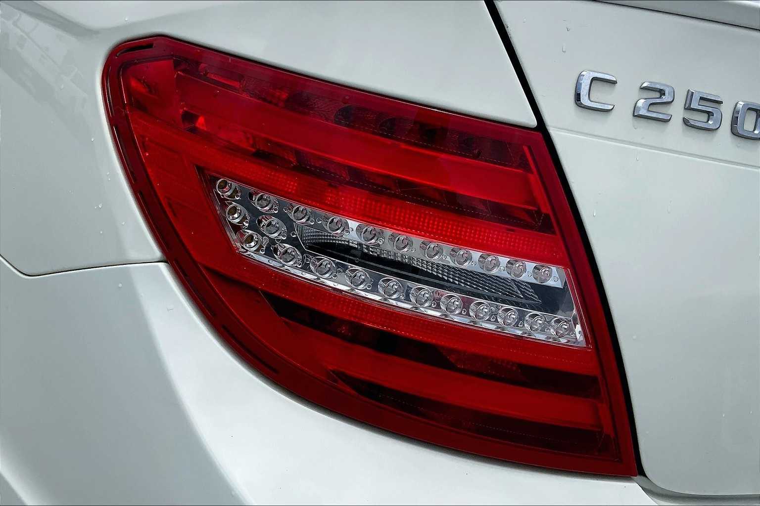 Thumbnail: 2012 Mercedes-Benz C-Class - 32