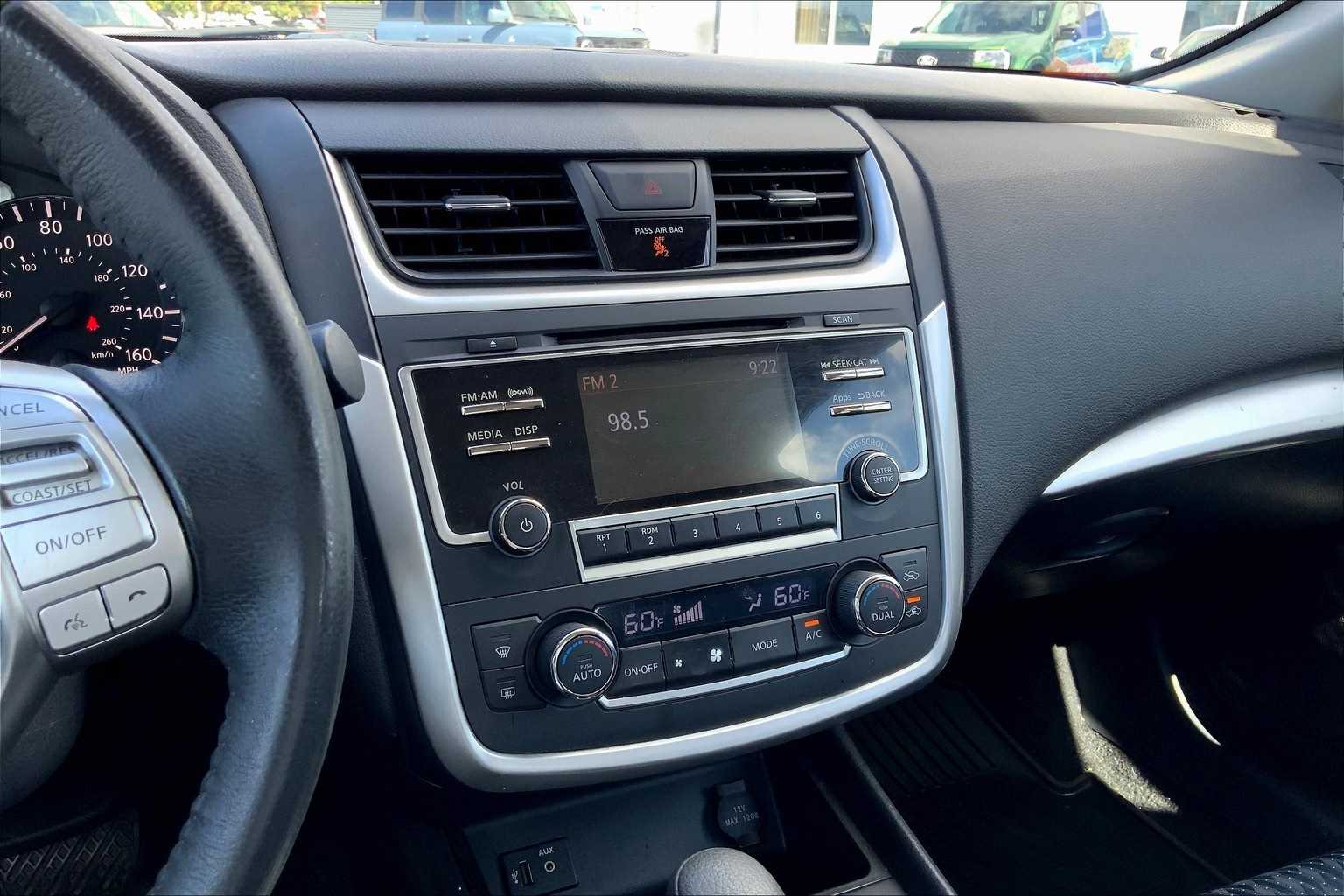 Thumbnail: 2016 Nissan Altima - 15