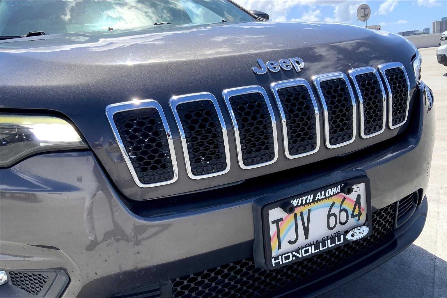 Thumbnail: 2019 Jeep Cherokee - 33