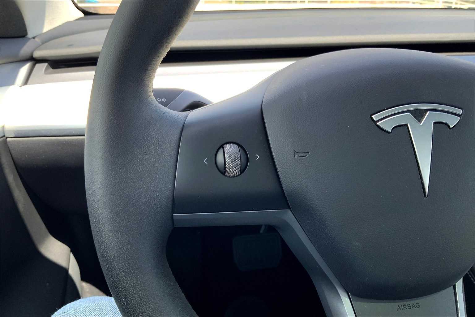 Thumbnail: 2022 Tesla Model 3 - 24
