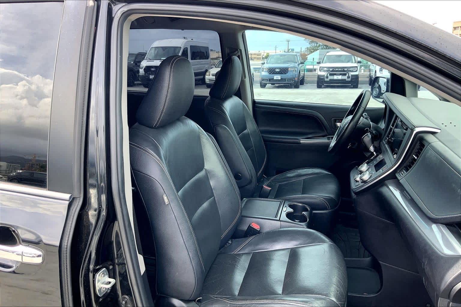 Thumbnail: 2015 Toyota Sienna - 13