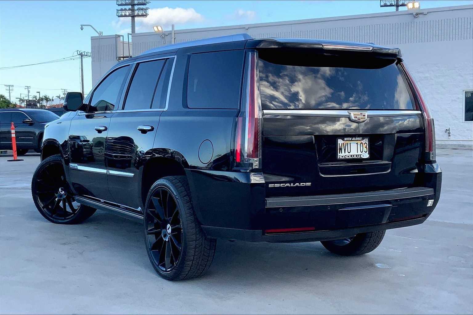 Thumbnail: 2015 Cadillac Escalade - 4
