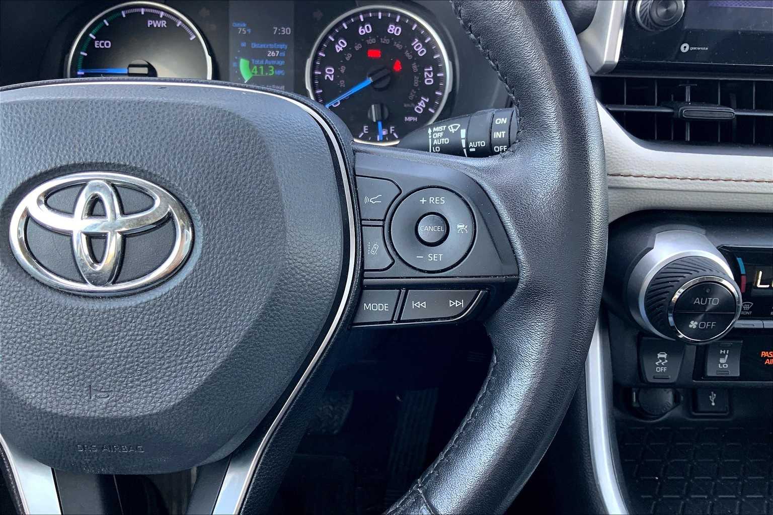 Thumbnail: 2022 Toyota RAV4 - 25