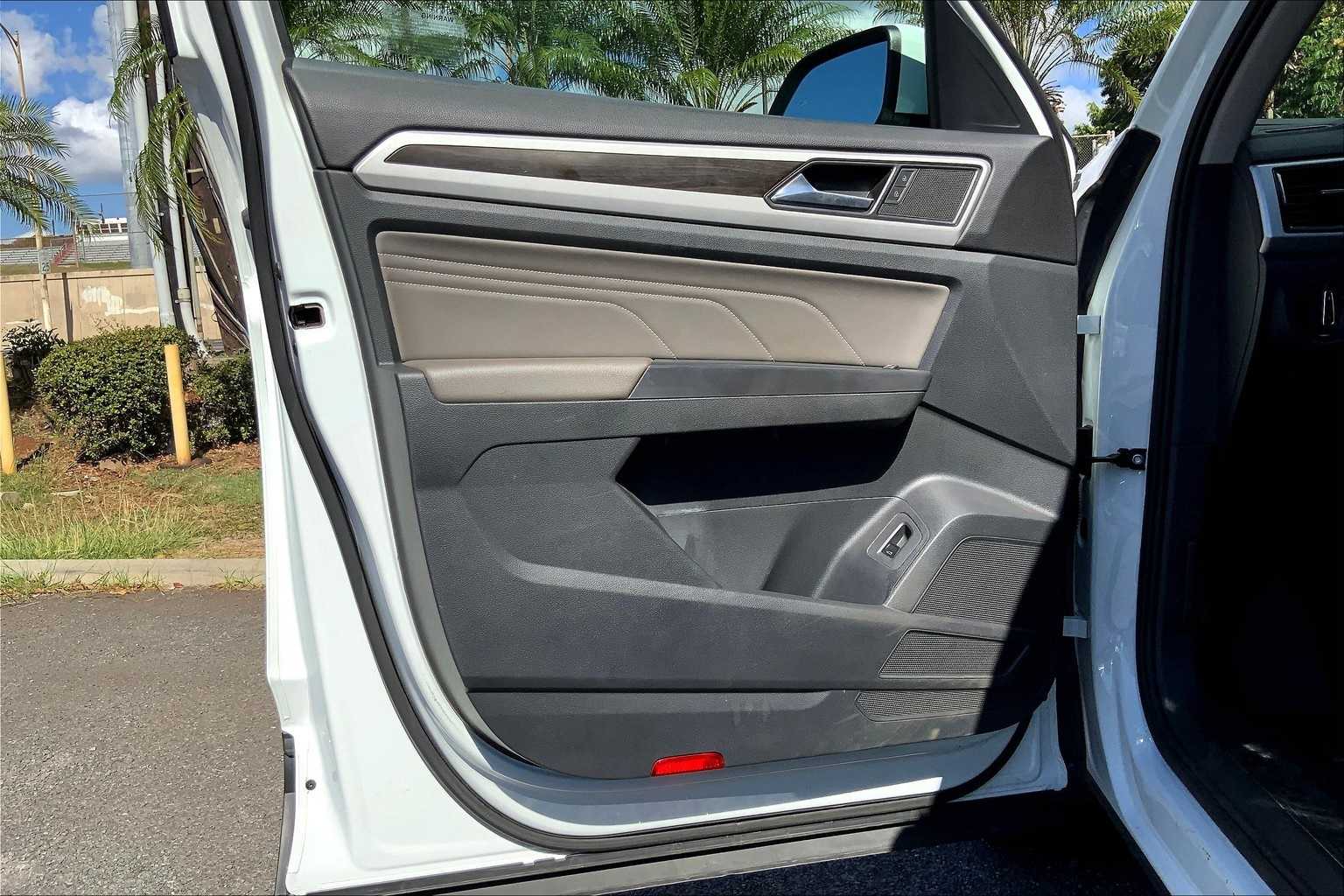 Thumbnail: 2023 Volkswagen Atlas - 27