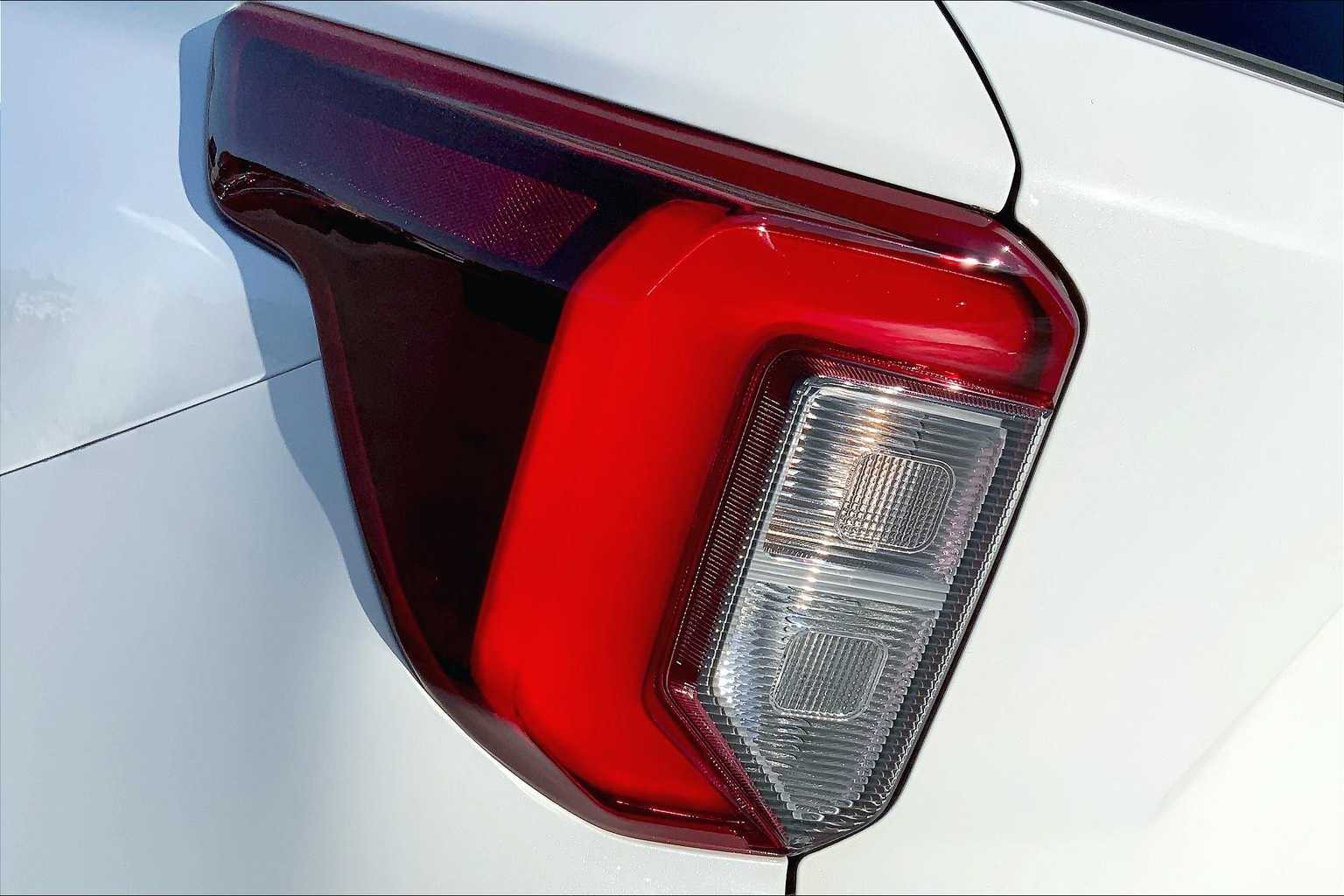 Thumbnail: 2021 Ford Explorer - 32