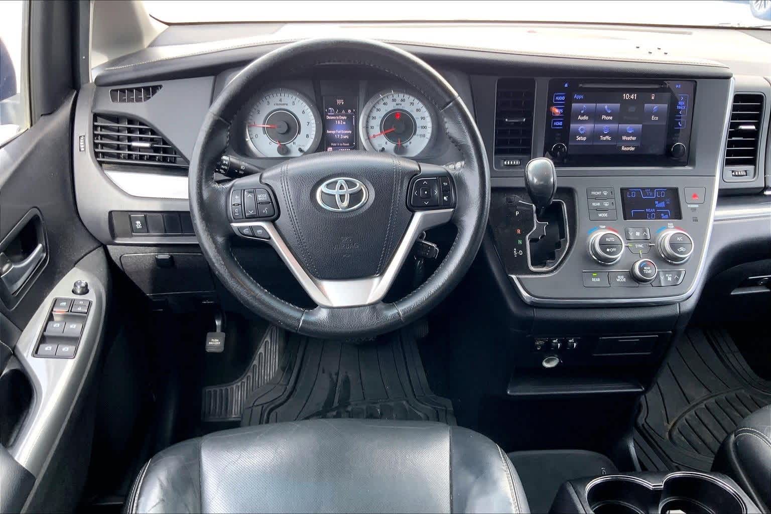 Thumbnail: 2015 Toyota Sienna - 14