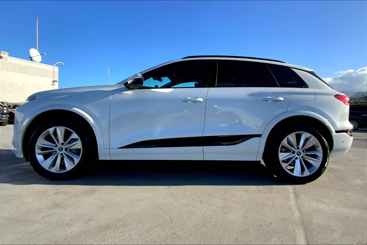 Thumbnail: 2025 Audi Q6 e-tron - 3