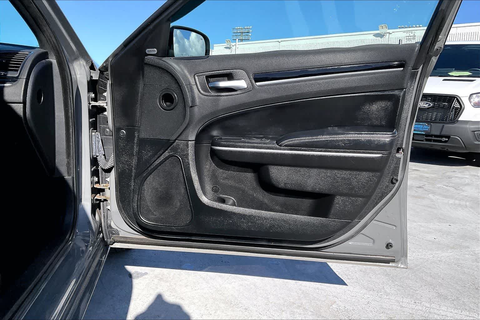 Thumbnail: 2019 Chrysler 300 - 28