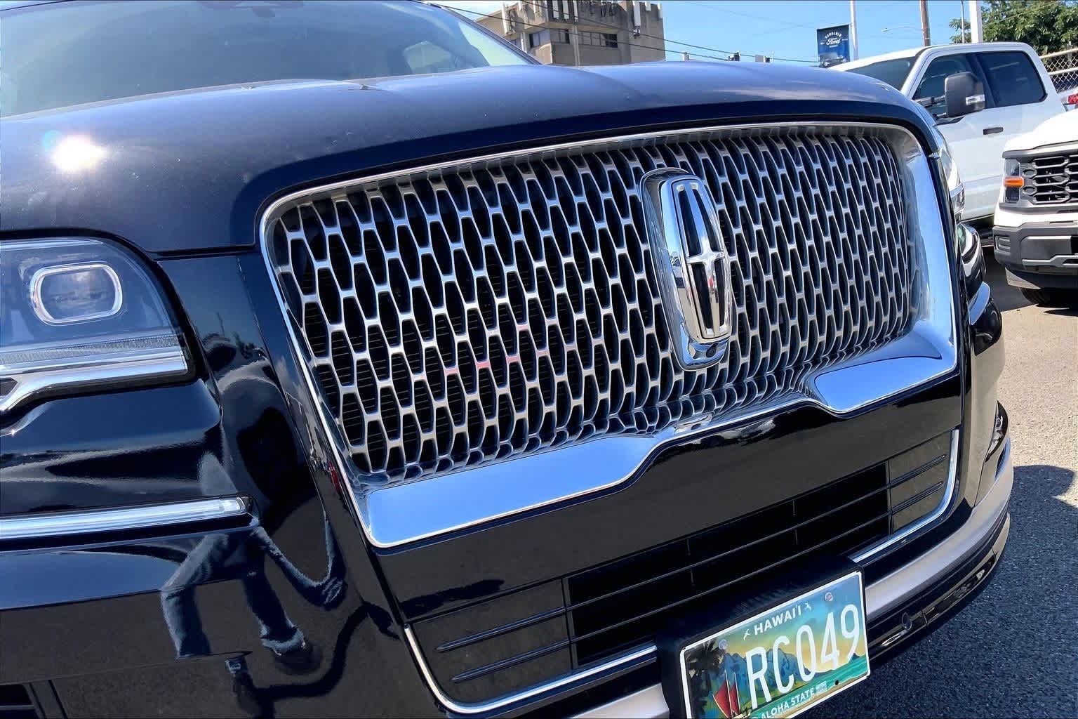 Thumbnail: 2022 Lincoln Navigator - 33