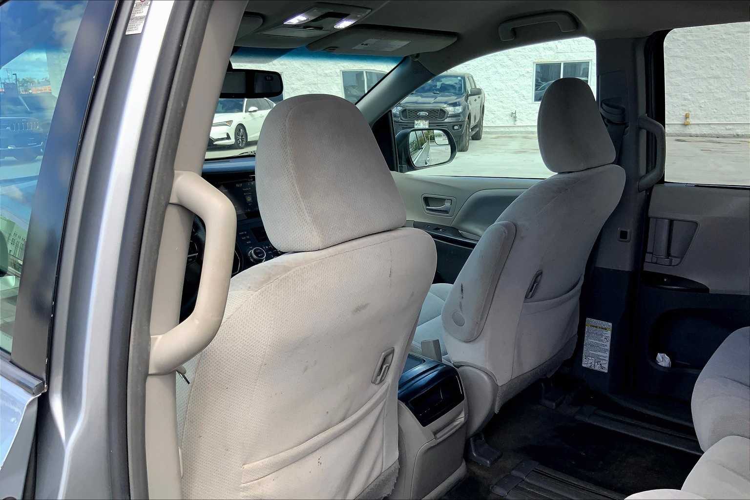 Thumbnail: 2016 Toyota Sienna - 12