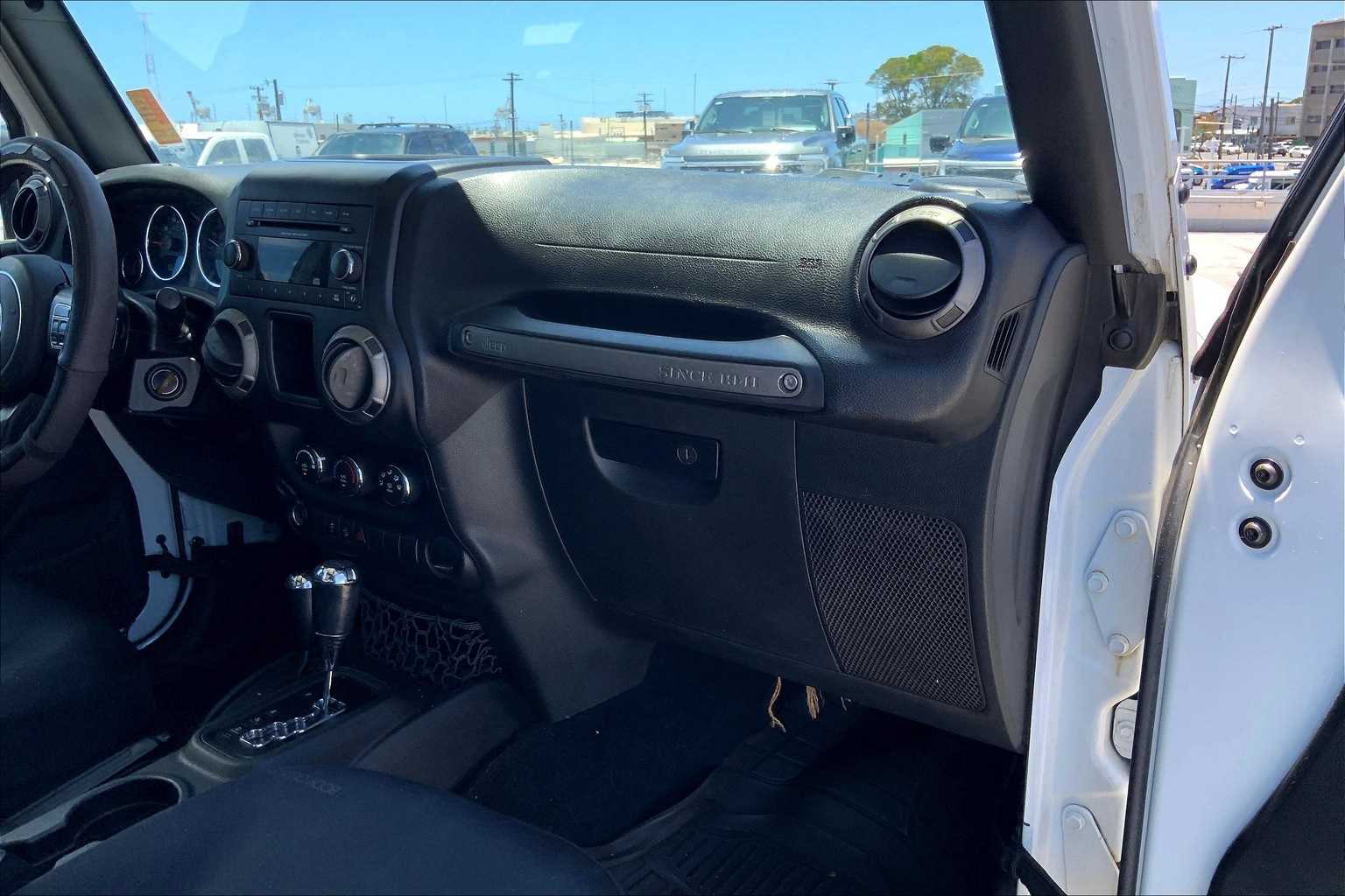 Thumbnail: 2017 Jeep Wrangler - 23