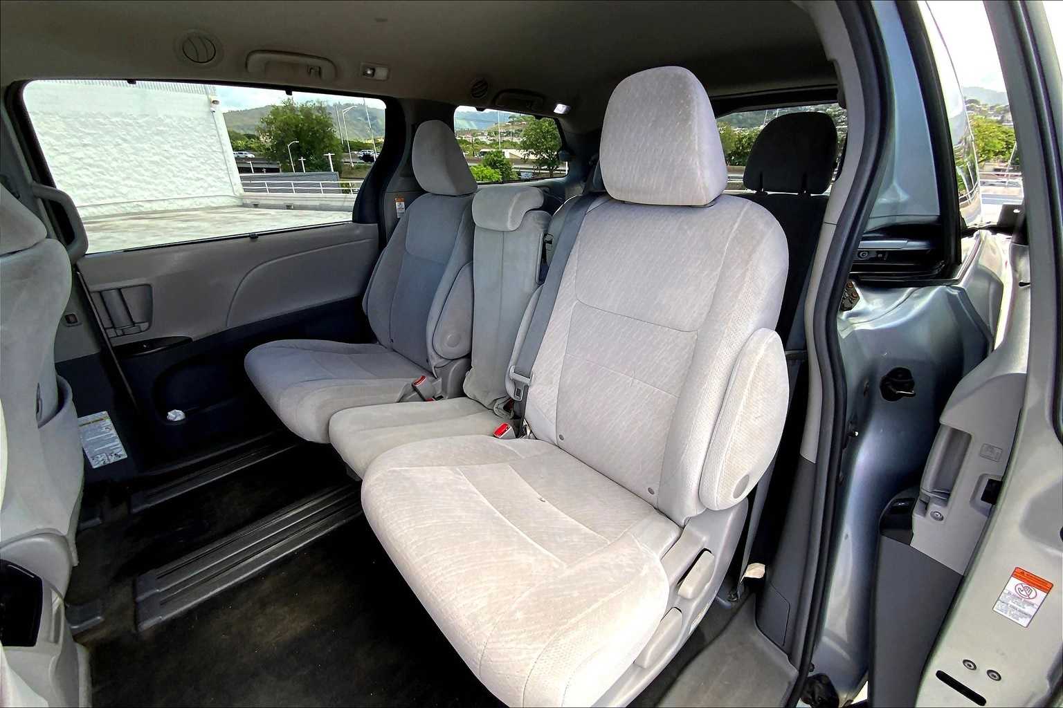 Thumbnail: 2016 Toyota Sienna - 29