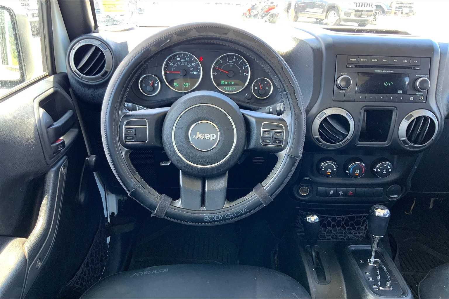Thumbnail: 2017 Jeep Wrangler - 14