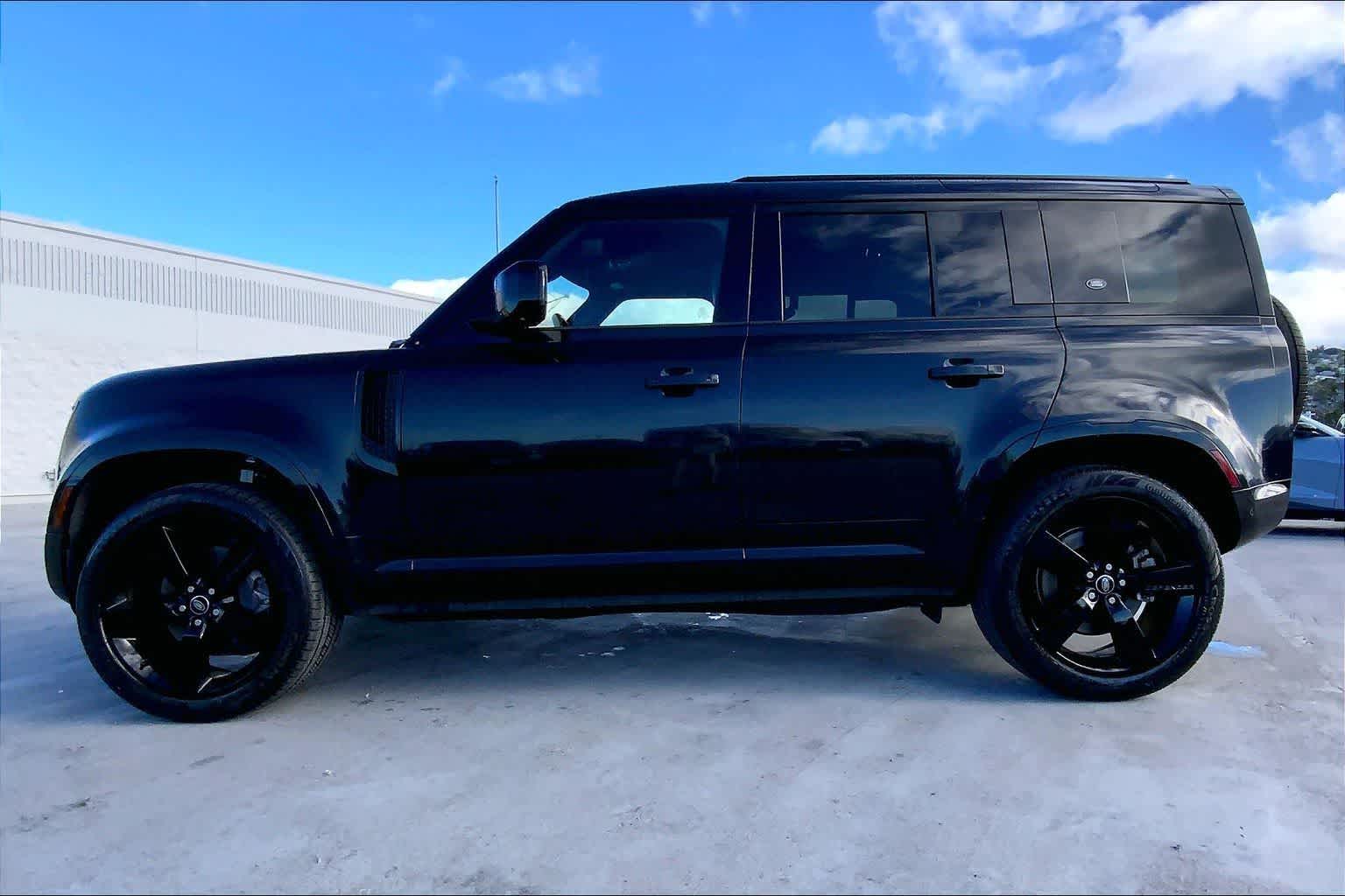 Thumbnail: 2022 Land Rover Defender - 3