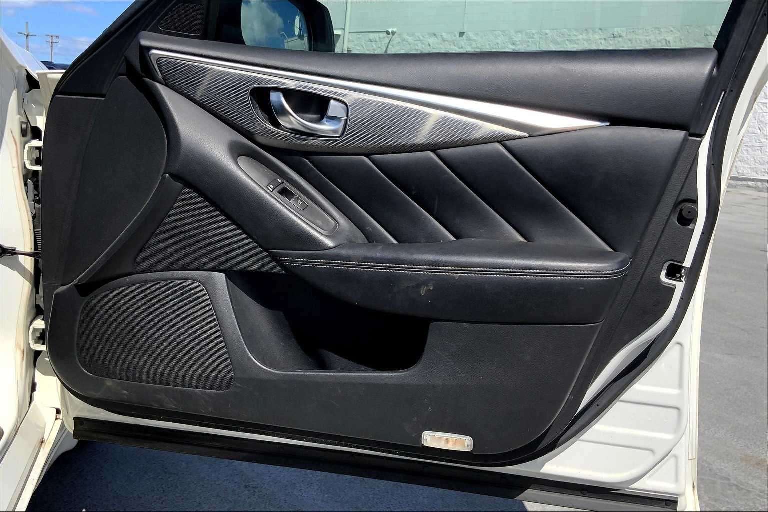 Thumbnail: 2015 INFINITI Q50 - 28