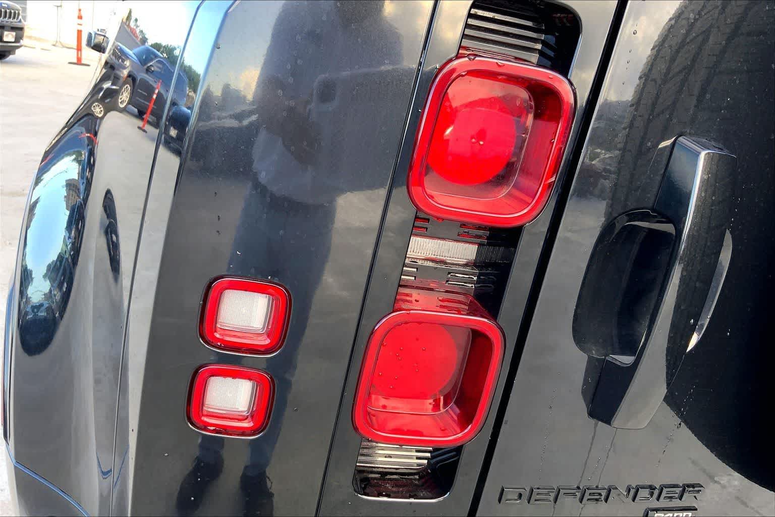 Thumbnail: 2022 Land Rover Defender - 32