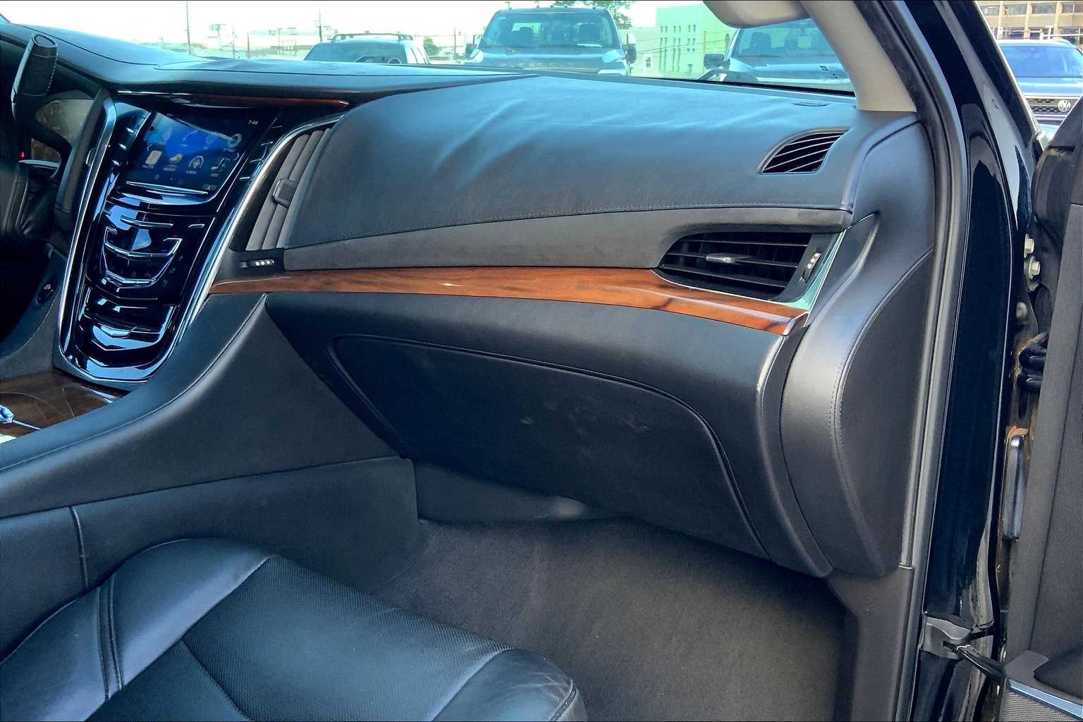 Thumbnail: 2015 Cadillac Escalade - 23