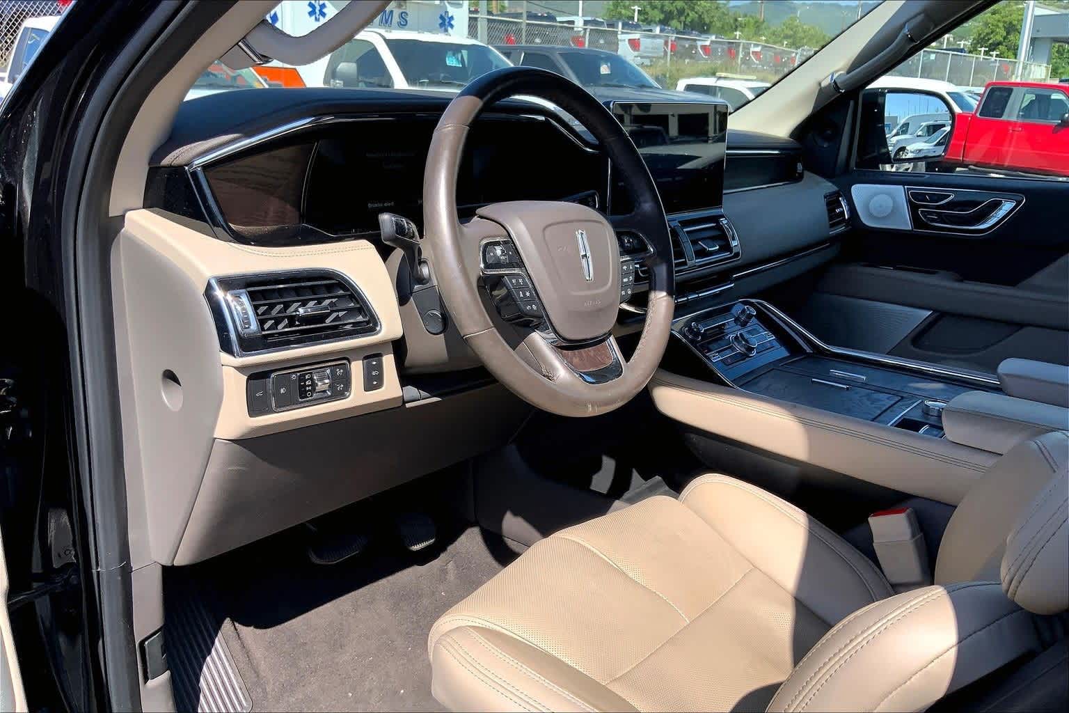 Thumbnail: 2022 Lincoln Navigator - 2