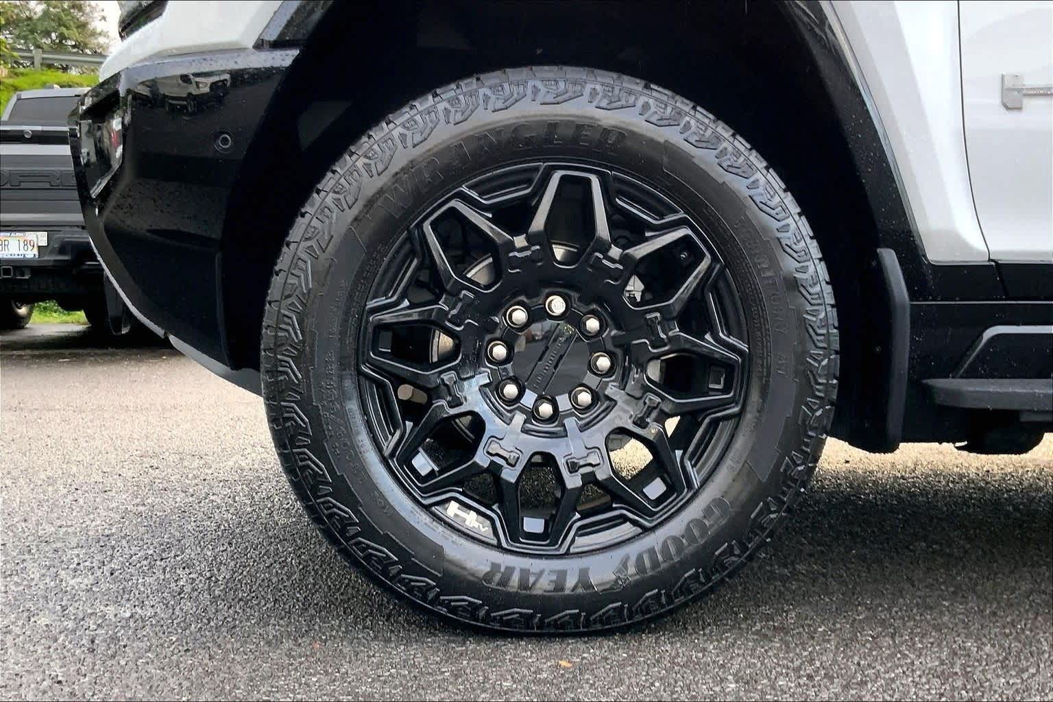 Thumbnail: 2025 GMC Hummer EV - 8