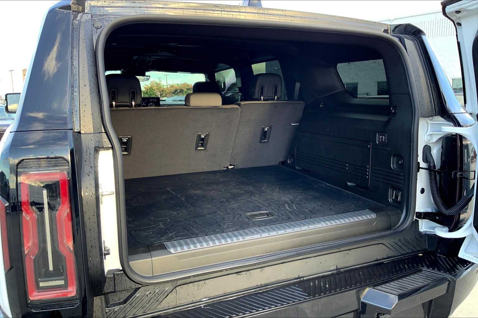 Thumbnail: 2025 GMC Hummer EV - 18