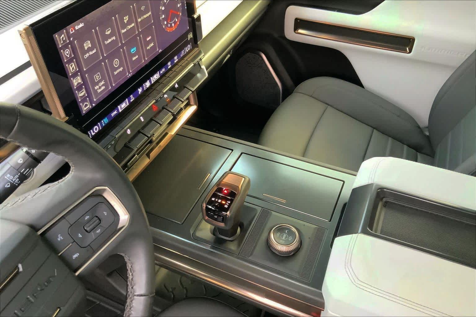 Thumbnail: 2025 GMC Hummer EV - 16