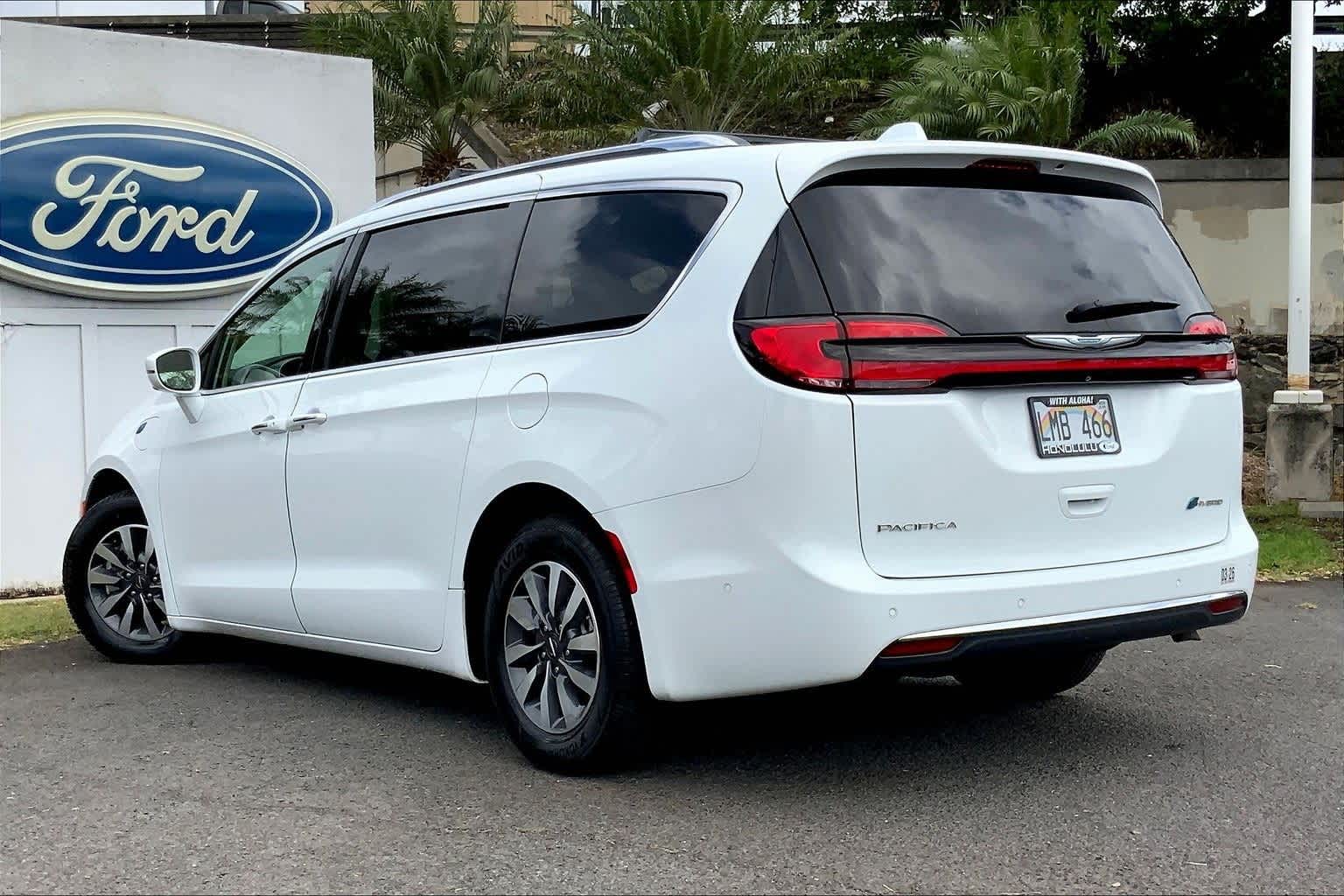 Thumbnail: 2021 Chrysler Pacifica - 4