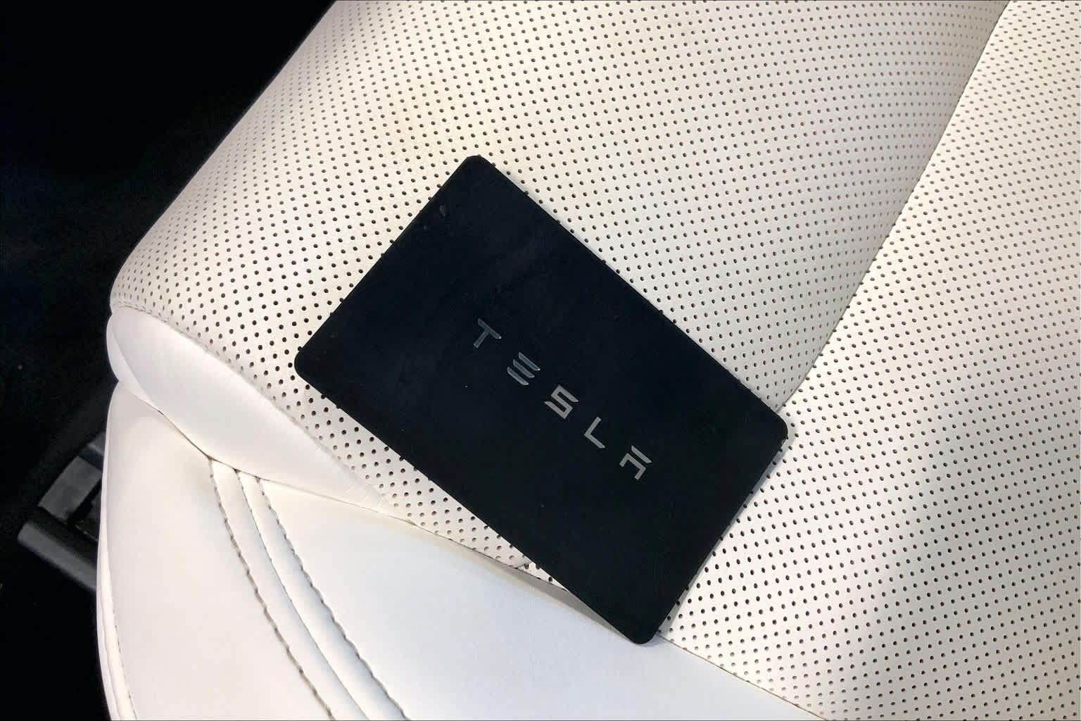 Thumbnail: 2022 Tesla Model S - 19