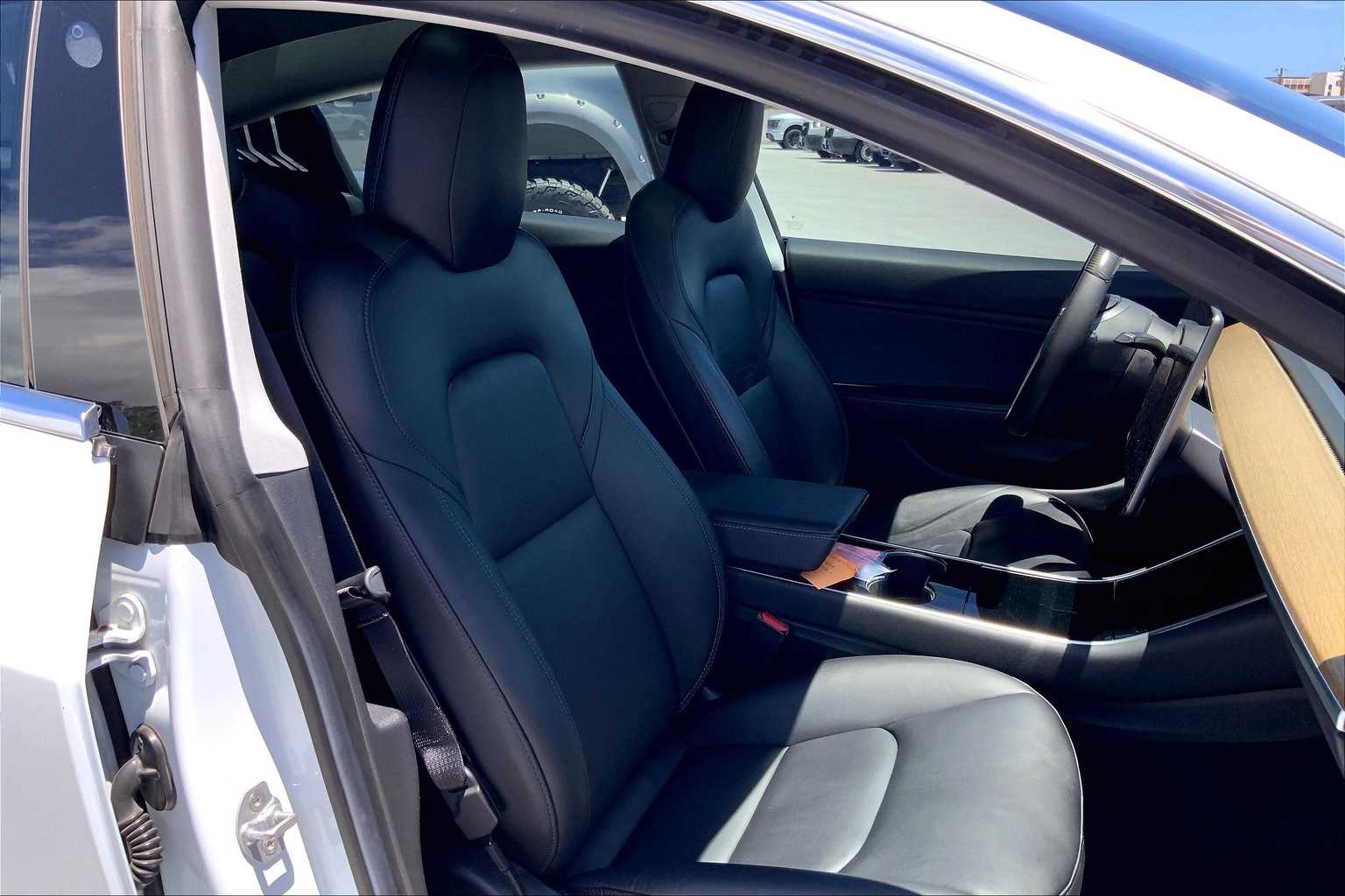 Thumbnail: 2019 Tesla Model 3 - 13