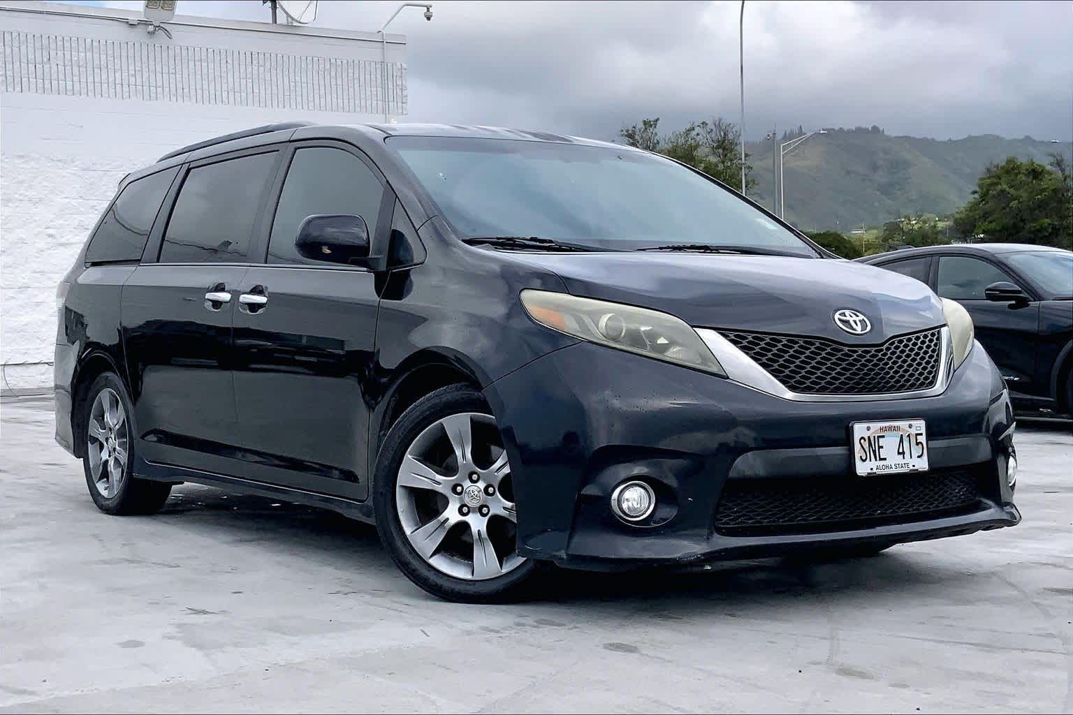 Thumbnail: 2015 Toyota Sienna - 21
