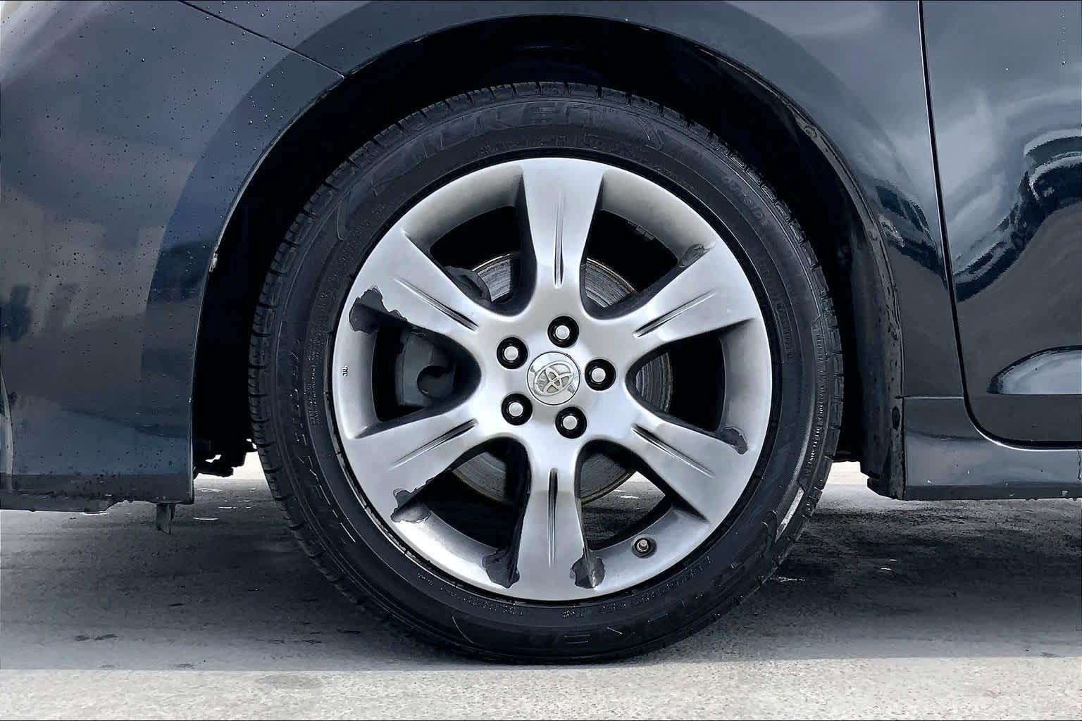 Thumbnail: 2015 Toyota Sienna - 8