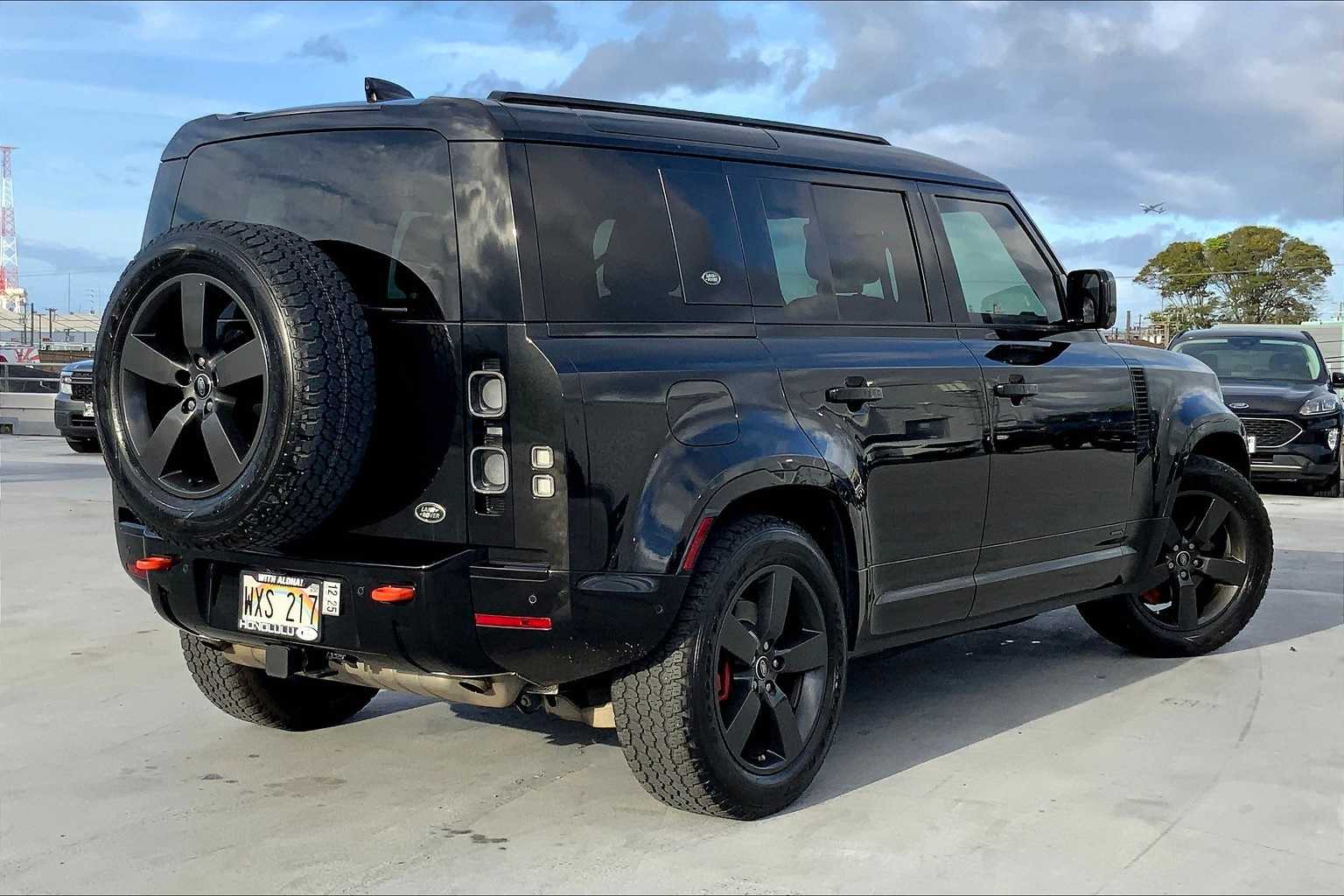 Thumbnail: 2023 Land Rover Defender - 22