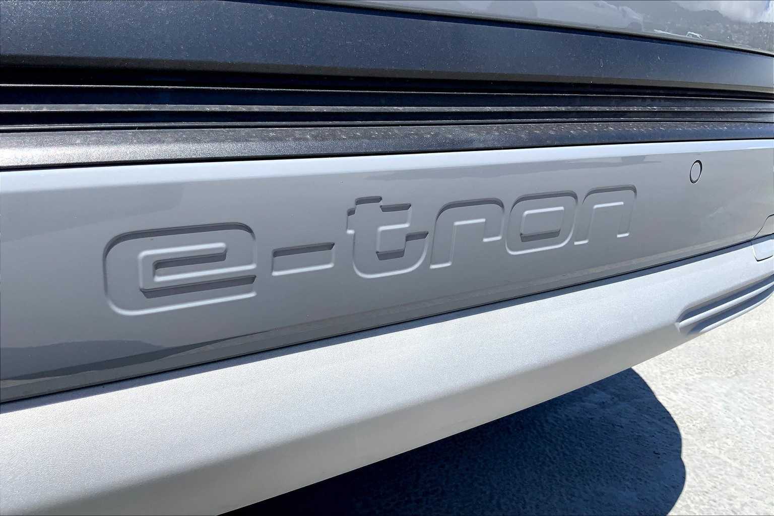 Thumbnail: 2023 Audi Q4 e-tron - 7