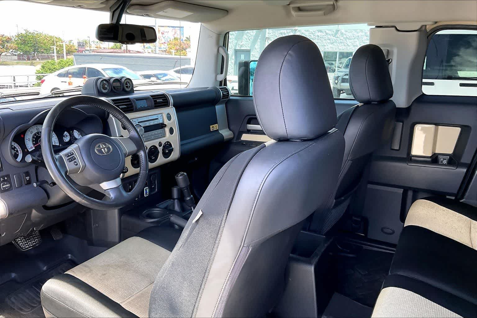 Thumbnail: 2010 Toyota FJ Cruiser - 12