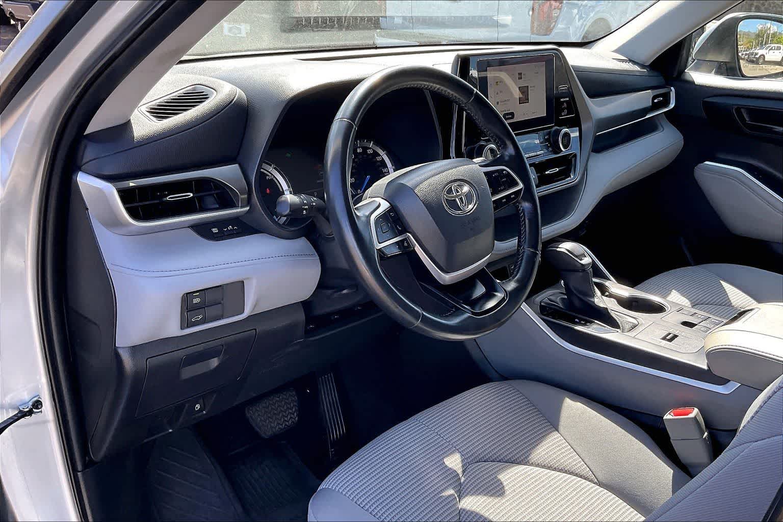 Thumbnail: 2023 Toyota Highlander - 2