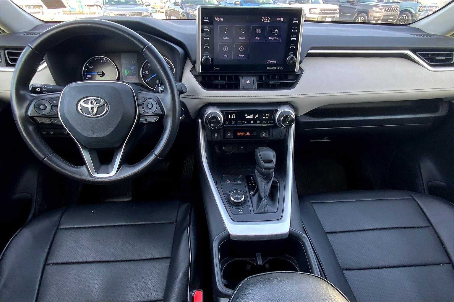 Thumbnail: 2022 Toyota RAV4 - 10