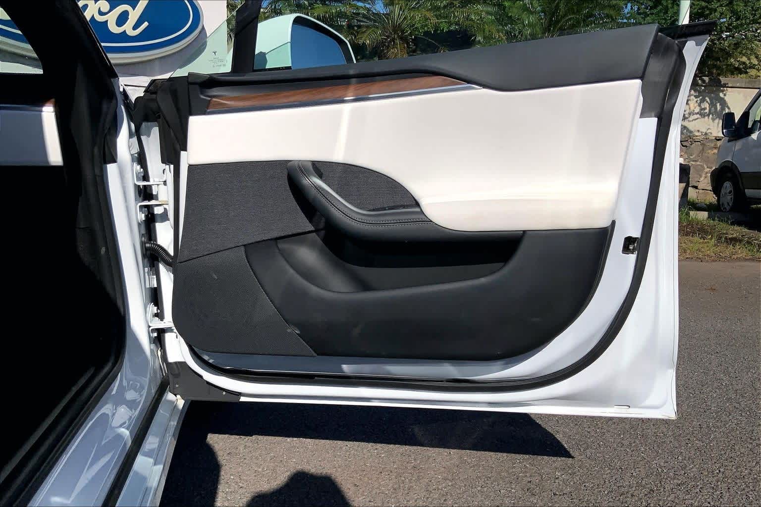 Thumbnail: 2022 Tesla Model S - 28