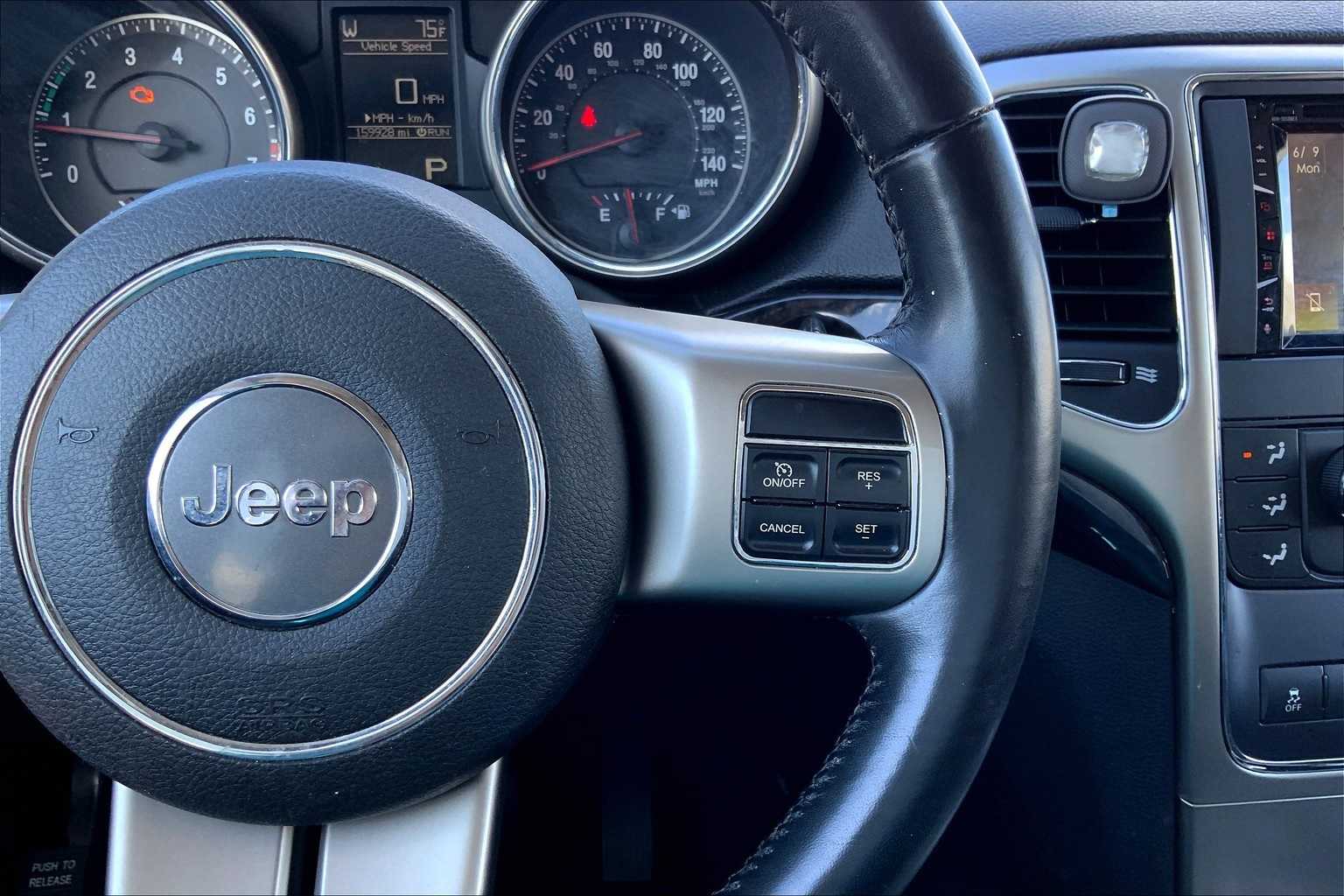 Thumbnail: 2012 Jeep Grand Cherokee - 25