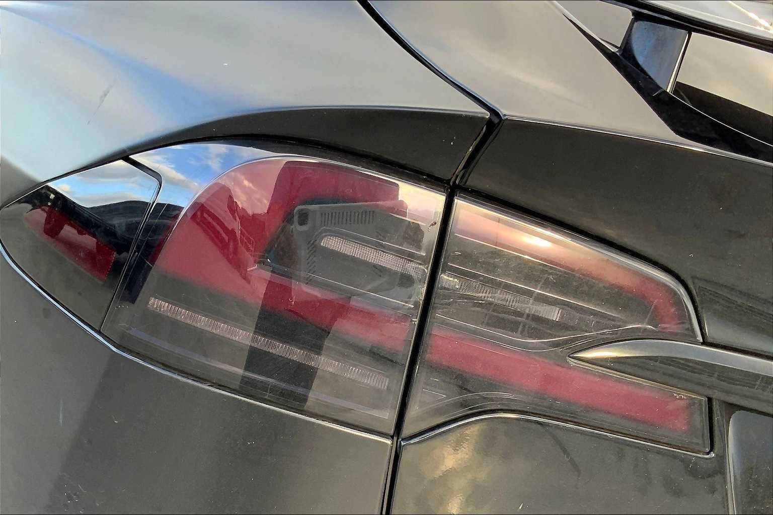 Thumbnail: 2023 Tesla Model X - 32