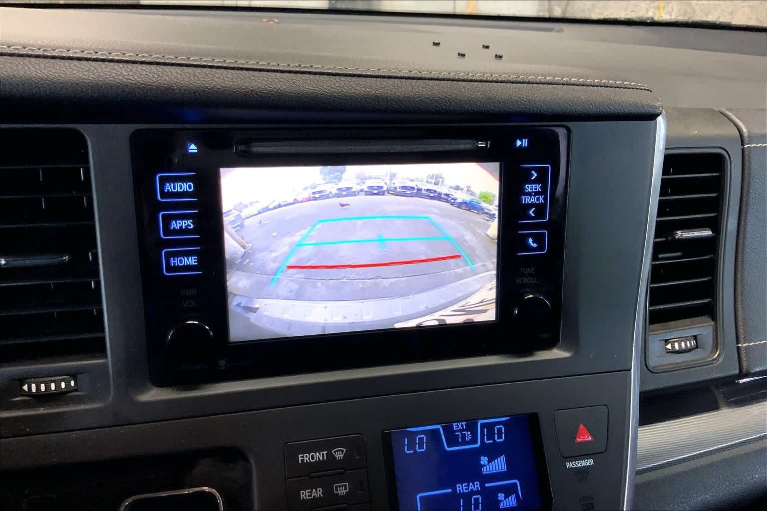 Thumbnail: 2015 Toyota Sienna - 26