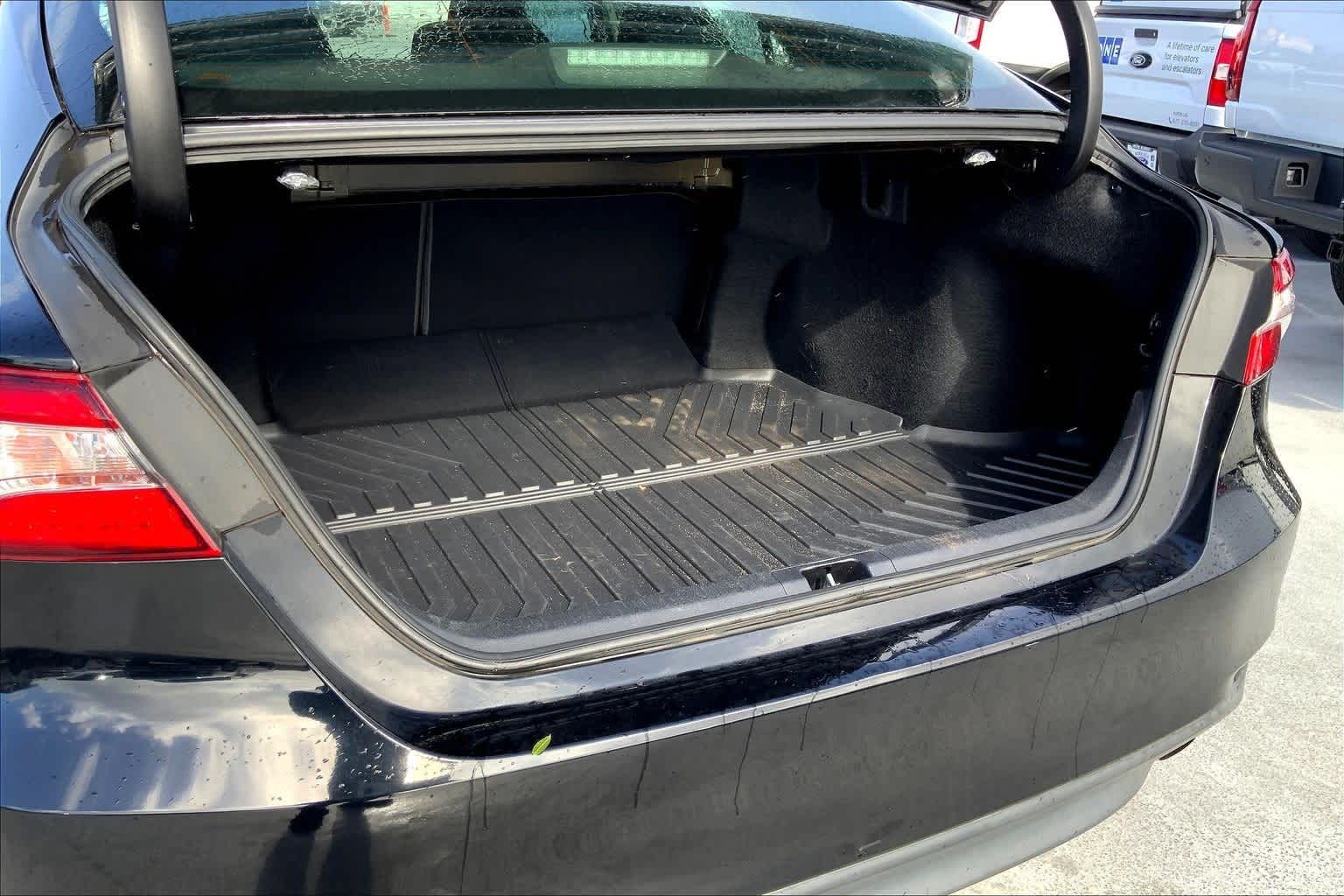 Thumbnail: 2018 Toyota Camry - 18