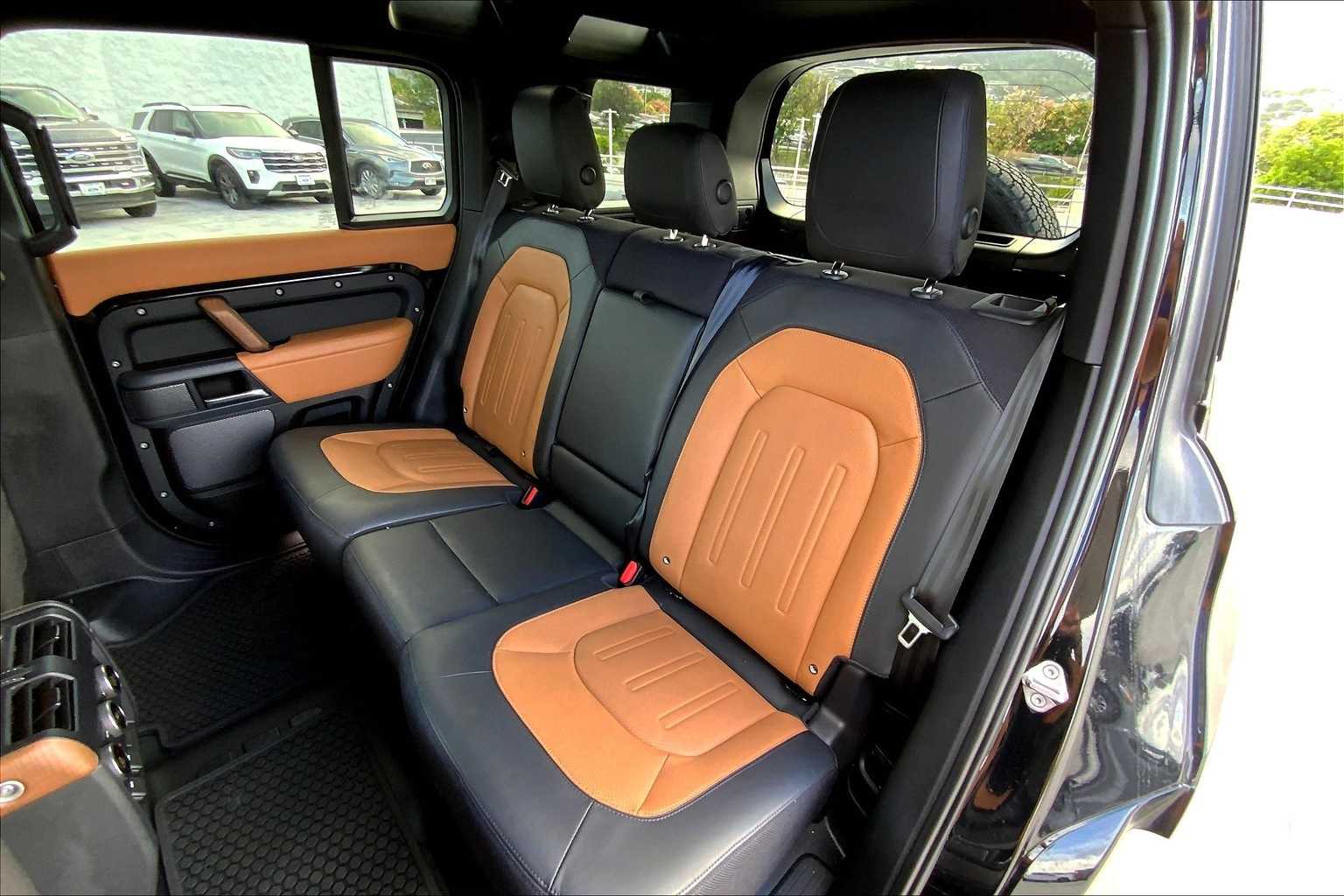Thumbnail: 2023 Land Rover Defender - 29