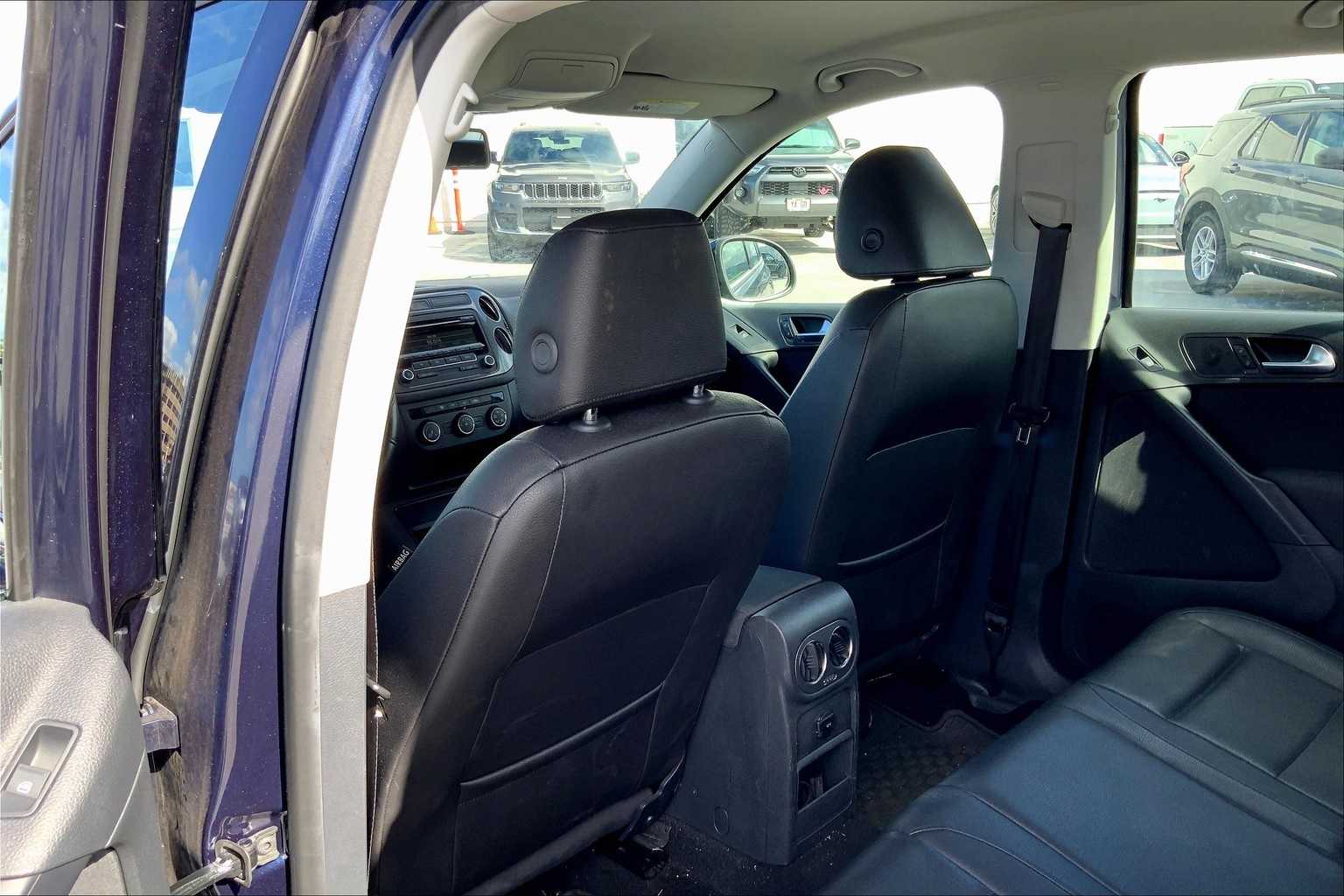 Thumbnail: 2014 Volkswagen Tiguan - 12