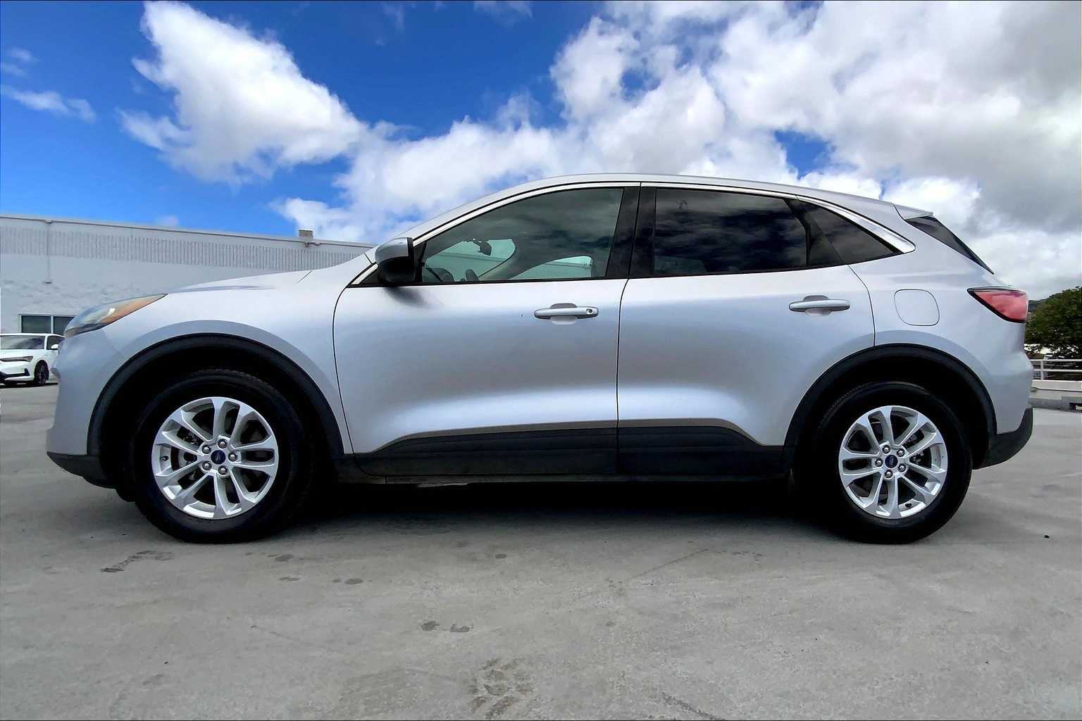 Thumbnail: 2020 Ford Escape - 3