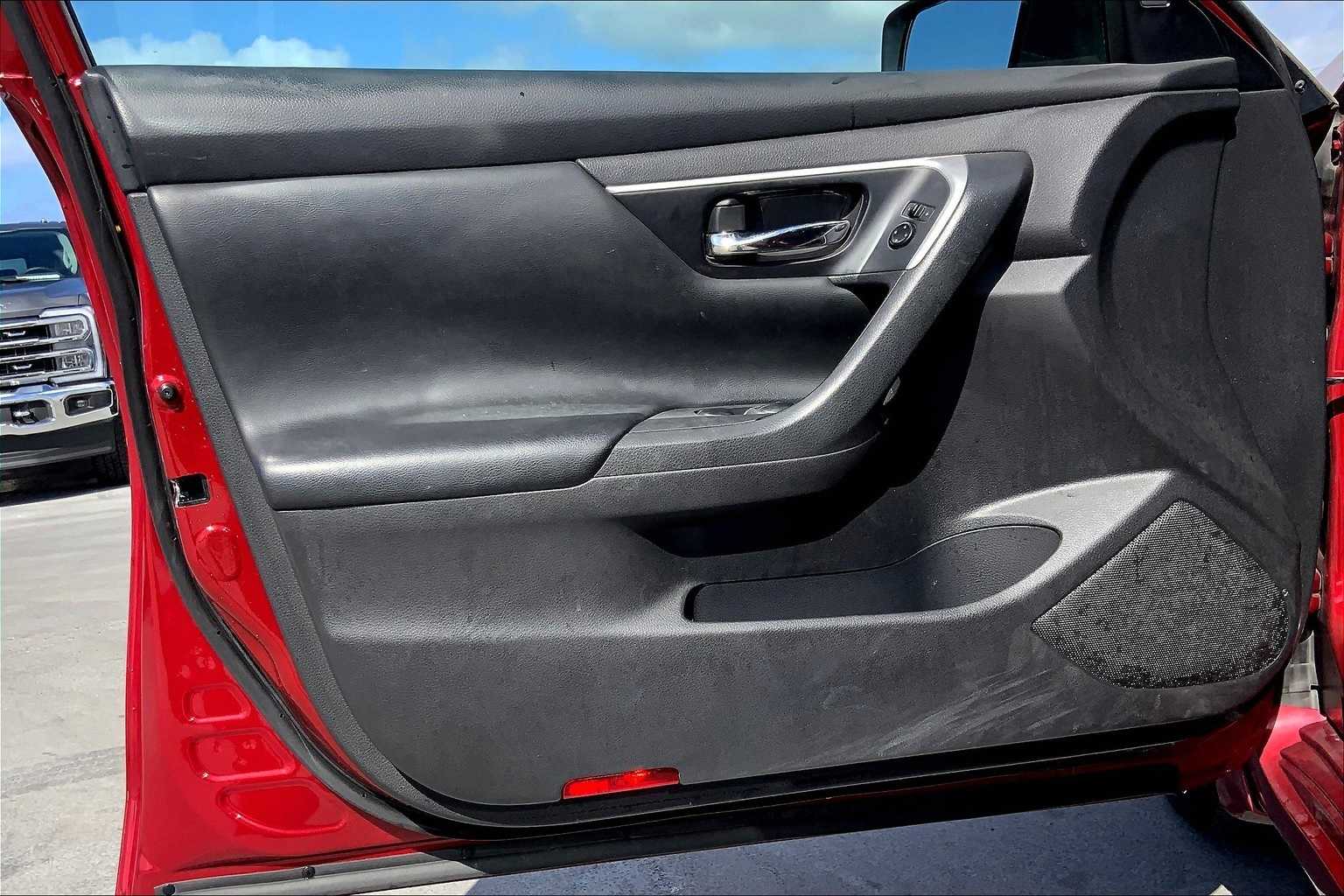 Thumbnail: 2016 Nissan Altima - 27