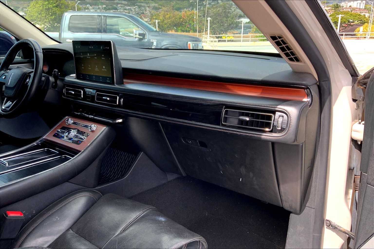 Thumbnail: 2022 Lincoln Aviator - 23