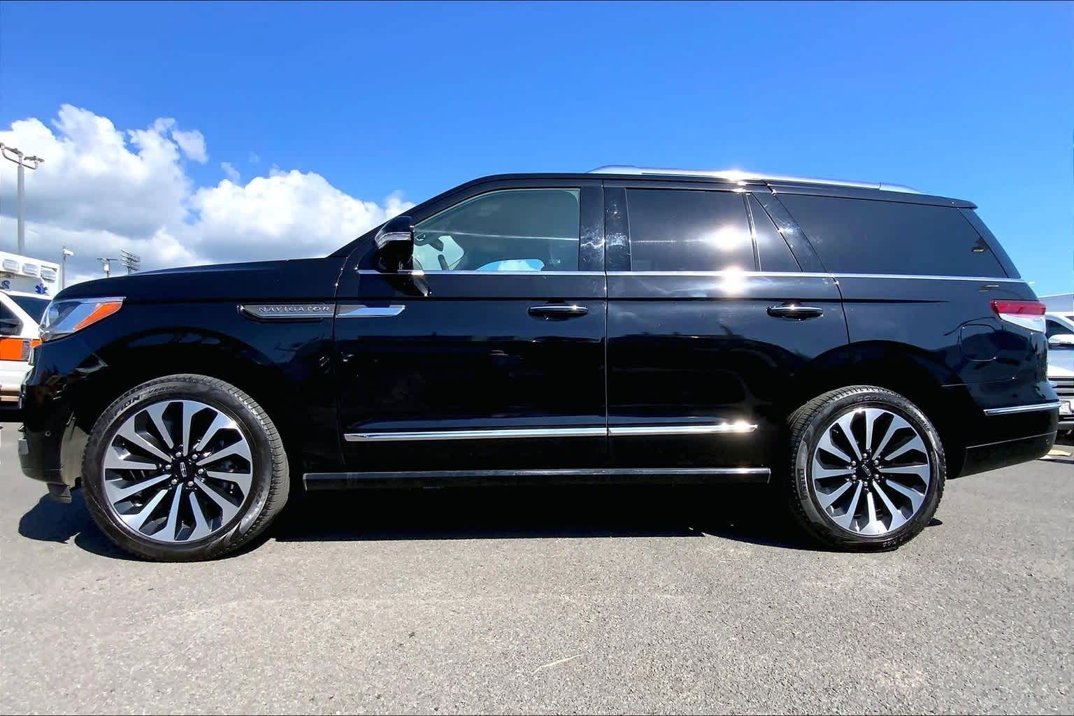 Thumbnail: 2022 Lincoln Navigator - 3