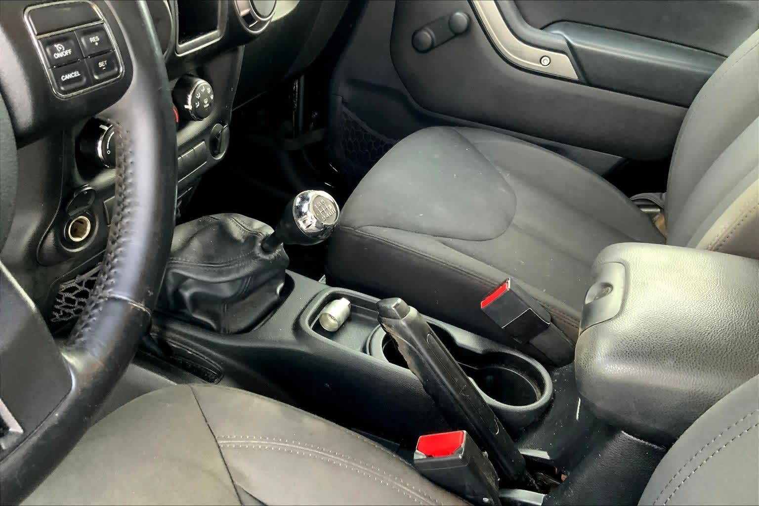 Thumbnail: 2015 Jeep Wrangler - 16